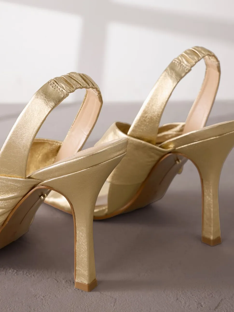 Goud - Signature Premium Leather Twist Heeled Sandals