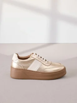 Goud - Signature premium leren sneakers met veters en grove sleehak