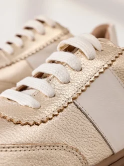 Goud - Signature premium leren sneakers met veters en grove sleehak