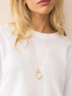 Goudkleurig - Ketting met hangertje van vereende ringen