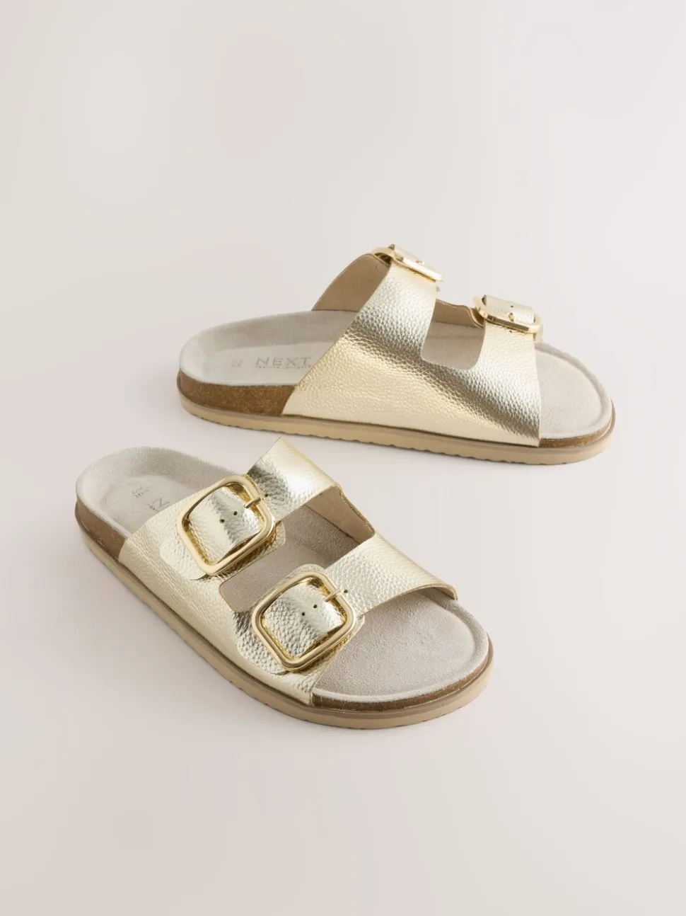 Goudkleurig leer - Sandalen met dubbele bandjes en voetbed