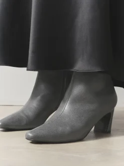 Grijs - Forever Comfort® enkellaarsjes met hak en spitse neus