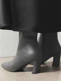 Grijs - Forever Comfort® enkellaarsjes met hak en spitse neus
