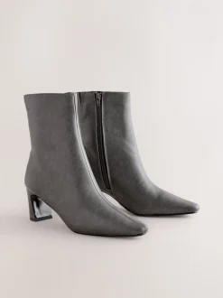 Grijs - Forever Comfort® enkellaarsjes met hak en spitse neus