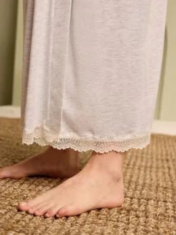 Grijs - Laura Ashley - Modal kamerjas met kanten afwerking