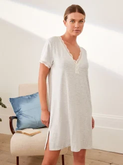 Grijs - Laura Ashley nachthemd van Modal met kanten rand