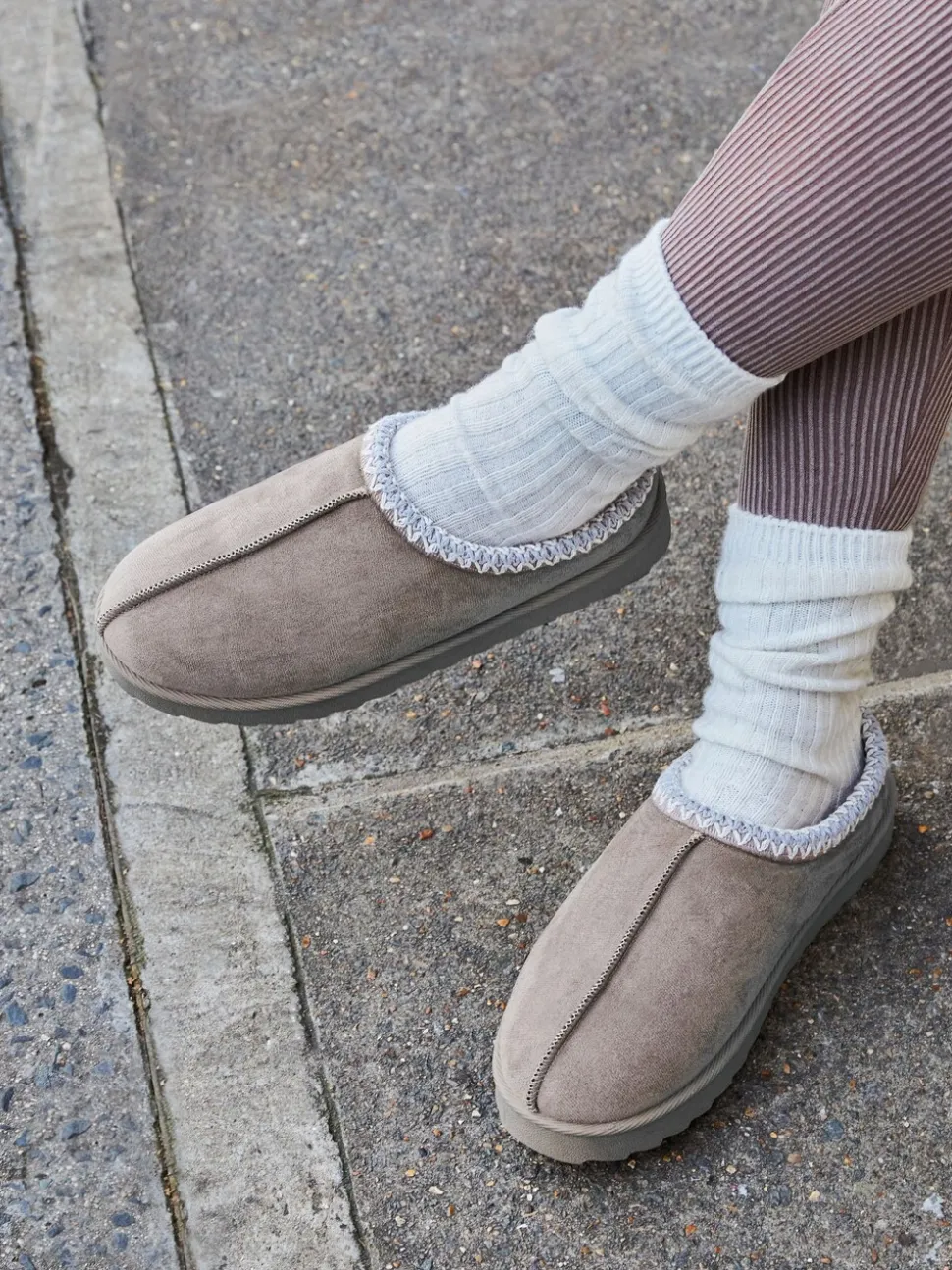 Grijs - Linzi Tana Faux Suede Slip-On Slippers