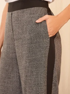 Grijs - Love & Roses broek met structuur, wijde pijpen en zijstreep
