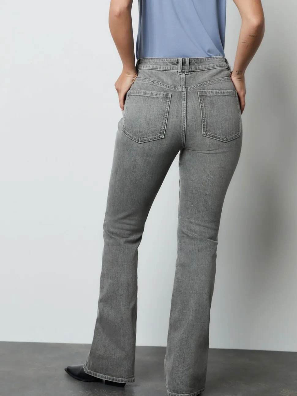 Grijs - Mid Rise Authentic Bootcut Jeans