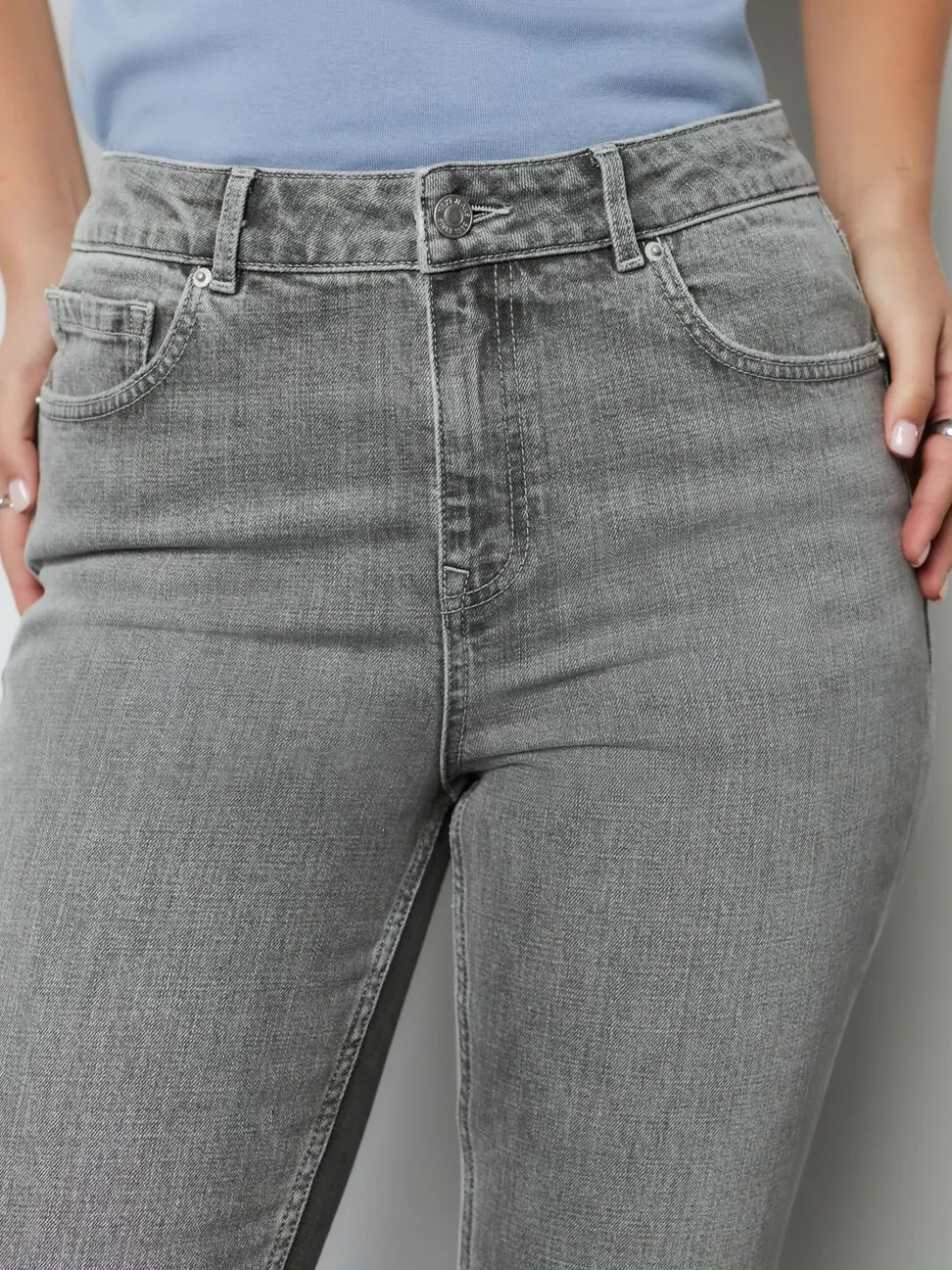 Grijs - Mid Rise Authentic Bootcut Jeans