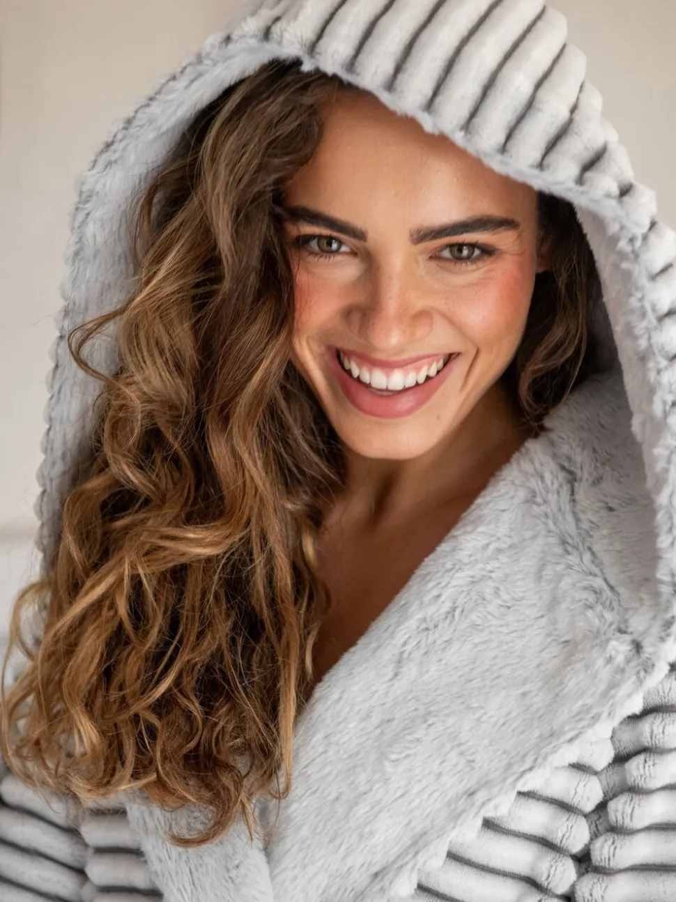 Grijs - Pour Moi Knusse Geribde Fleece Midi Badjas met Capuchon