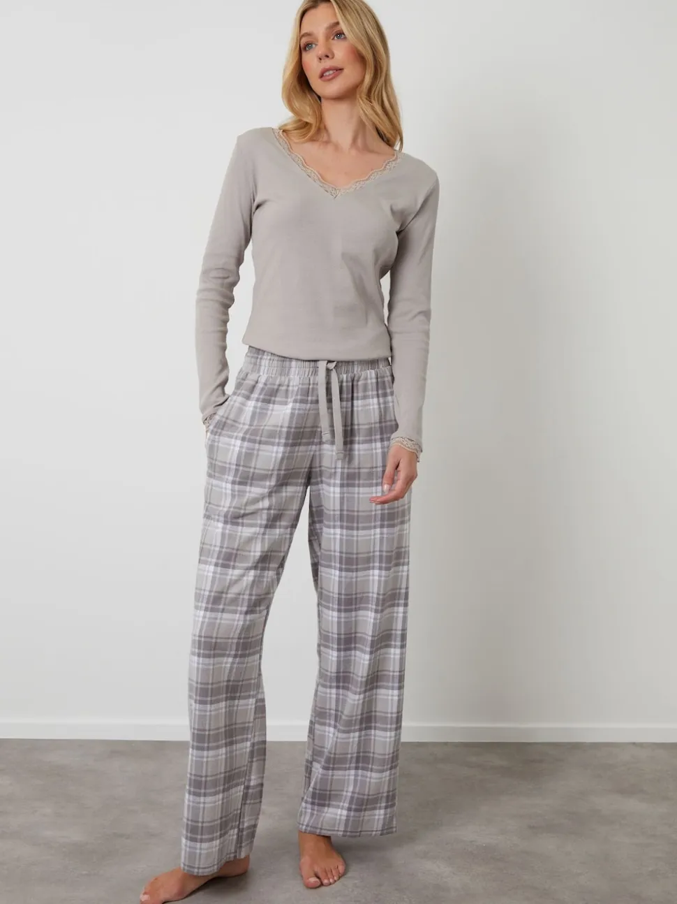 Grijs - Threadbare - Katoenen pyjama met lange mouwen