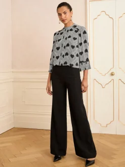 Grijs met hartjesprint - Love & Roses Crew Neck Pleated Flute Sleeve Blouse