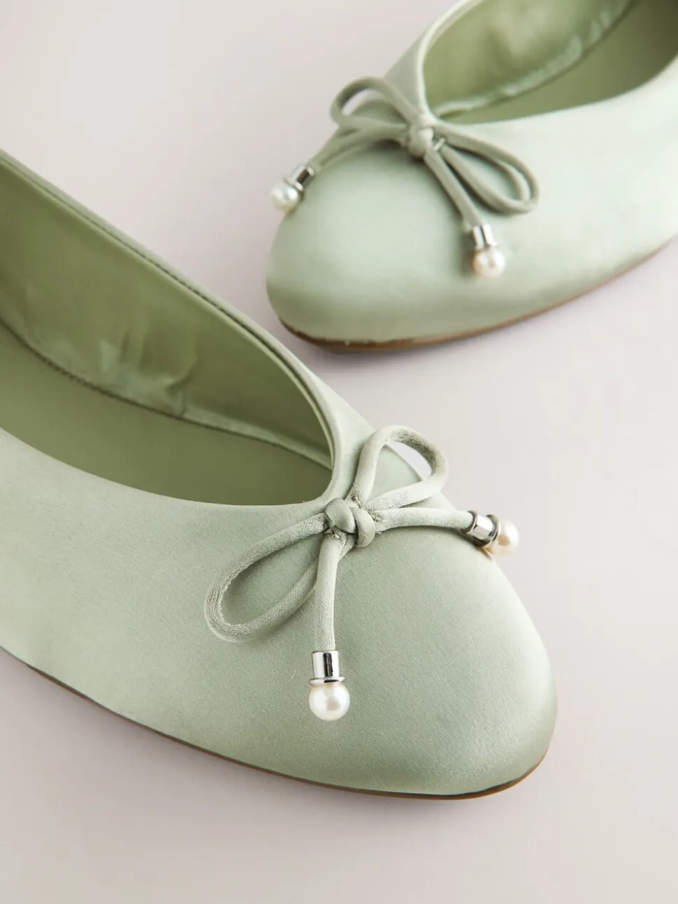 Grijs-groen - Ballerina's met pareleffect en strikdetail voor bruidsmeisjes