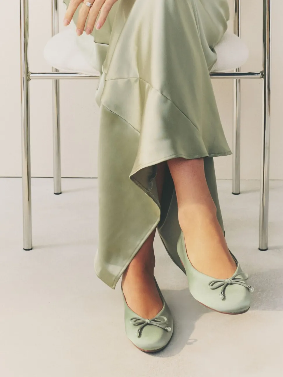 Grijs-groen - Ballerina's met pareleffect en strikdetail voor bruidsmeisjes