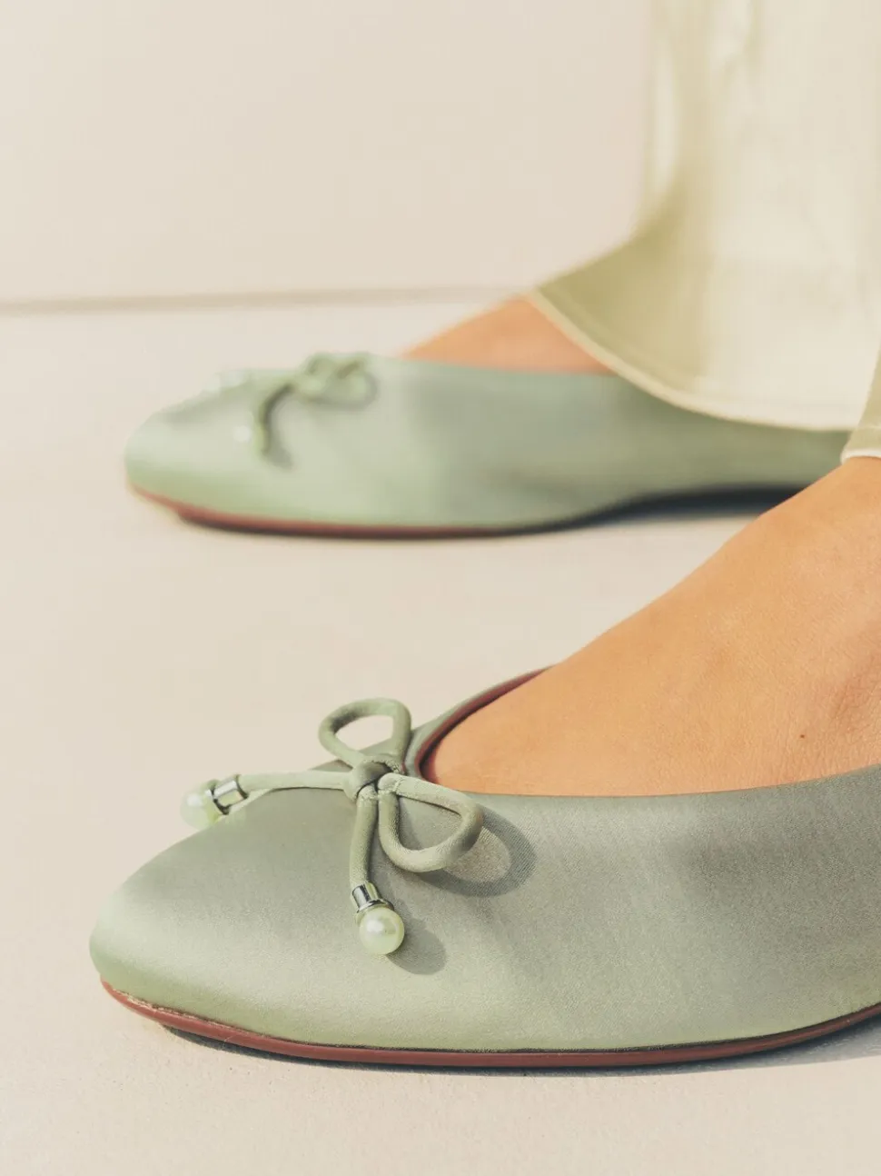 Grijs-groen - Ballerina's met pareleffect en strikdetail voor bruidsmeisjes