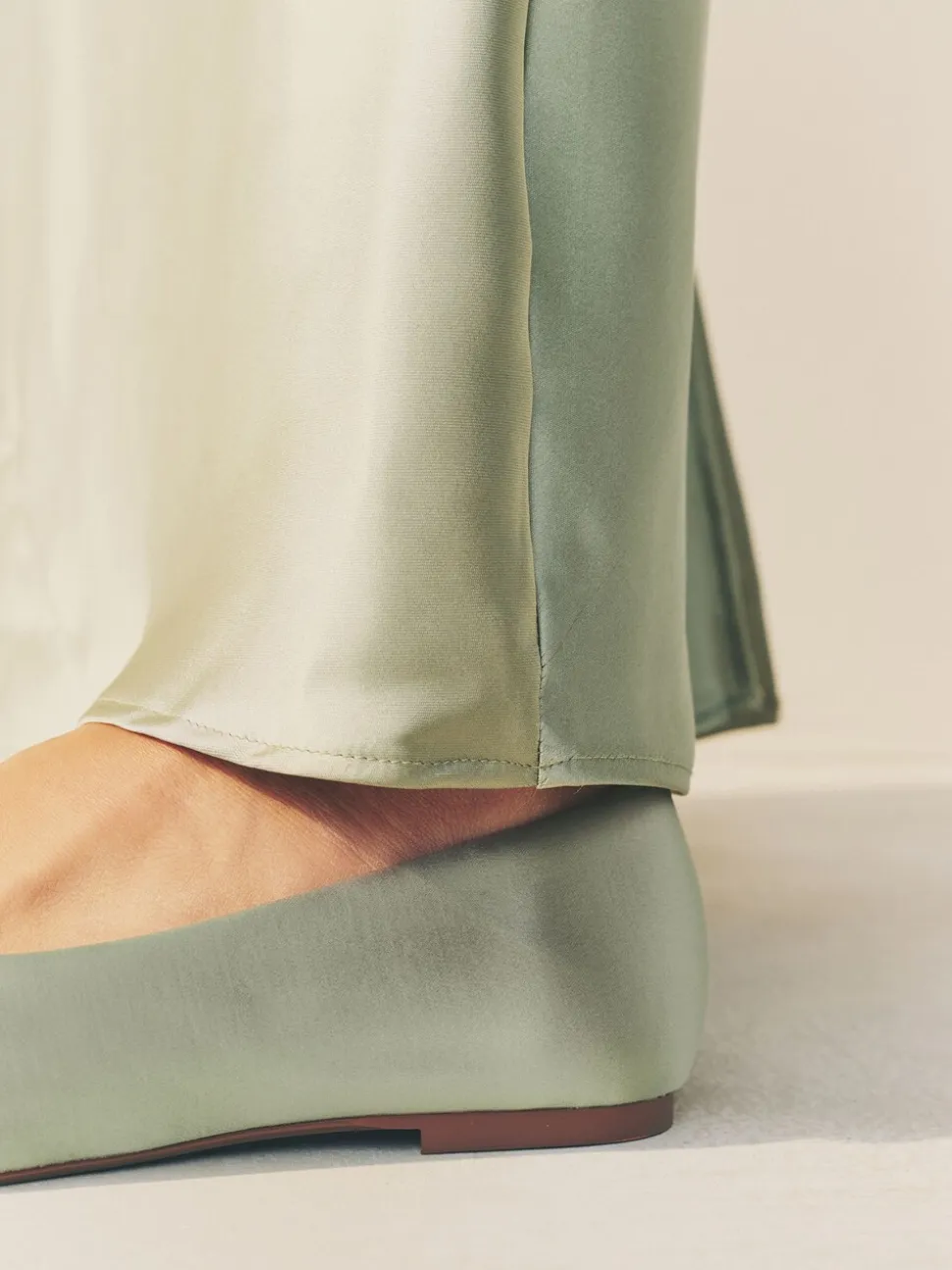 Grijs-groen - Ballerina's met pareleffect en strikdetail voor bruidsmeisjes