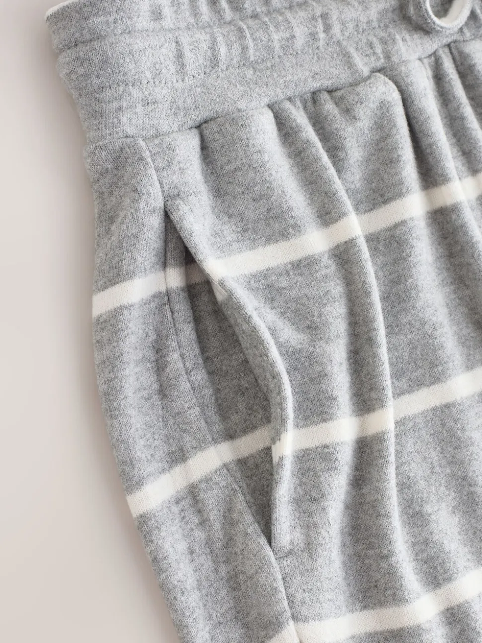 Grijze streep - Behaaglijke pyjama met lange mouwen