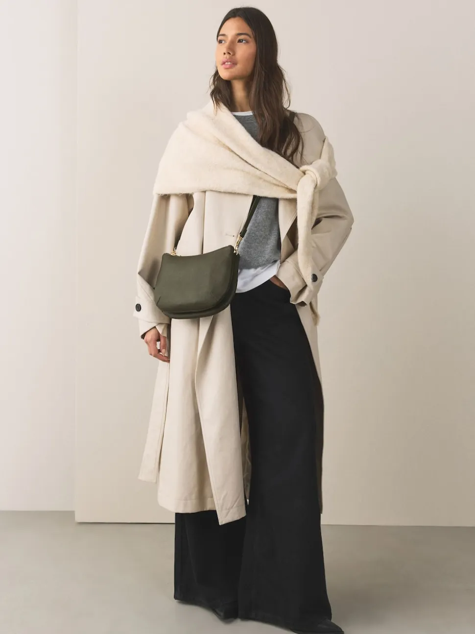 Groen - Leather Scoop Cross-Body Bag