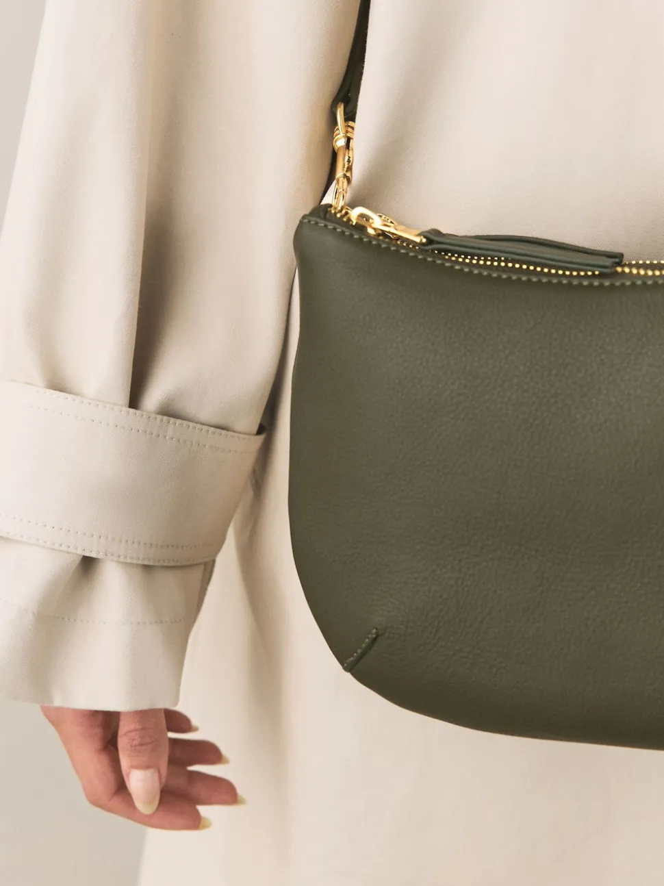 Groen - Leather Scoop Cross-Body Bag