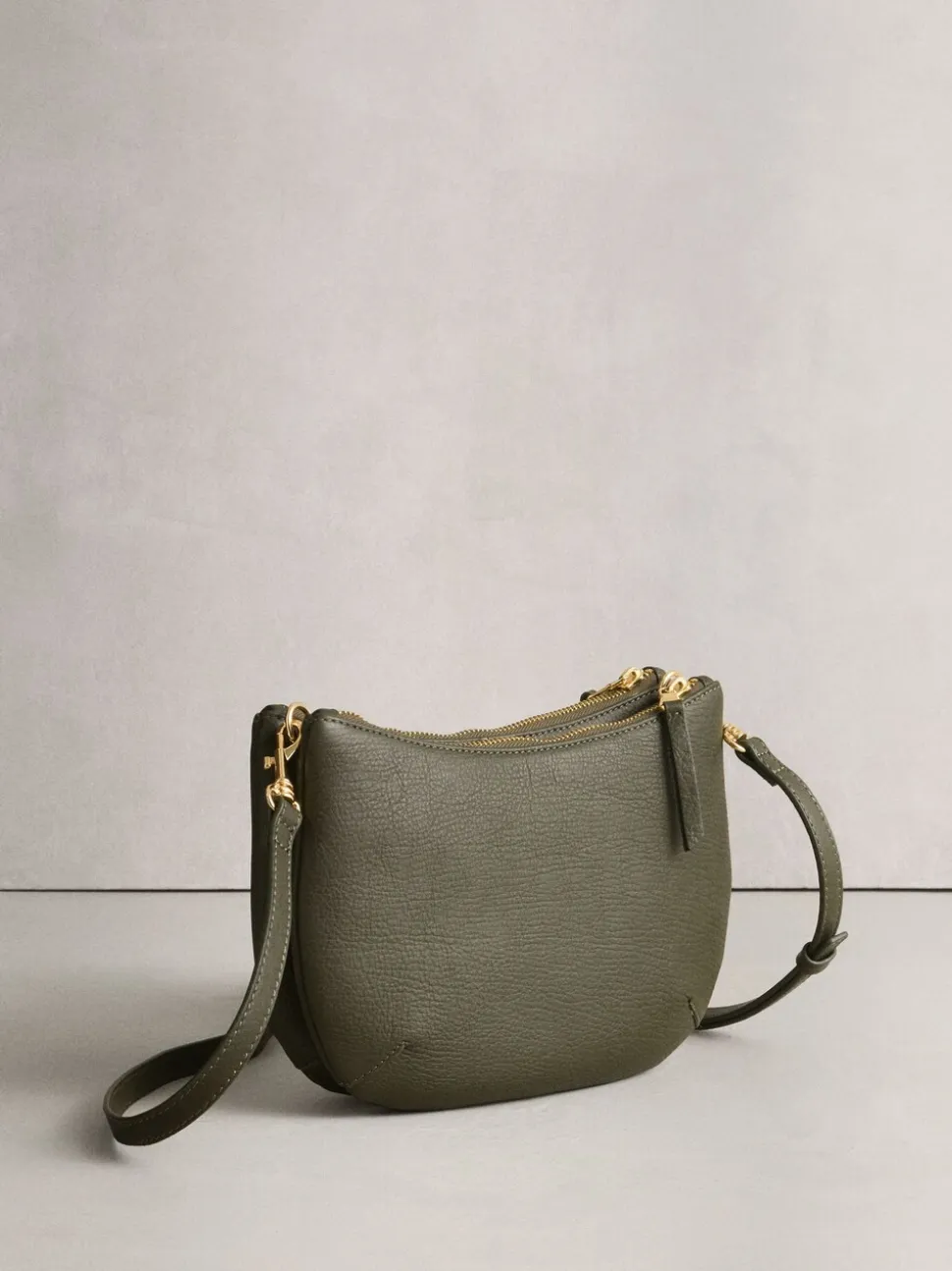Groen - Leather Scoop Cross-Body Bag