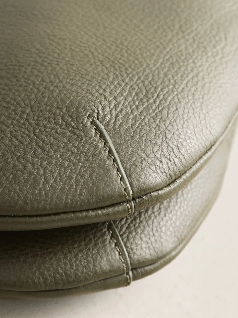Groen - Leather Scoop Cross-Body Bag
