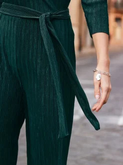 Groen - Sosandar plissé jumpsuit met overslag aan de voorkant