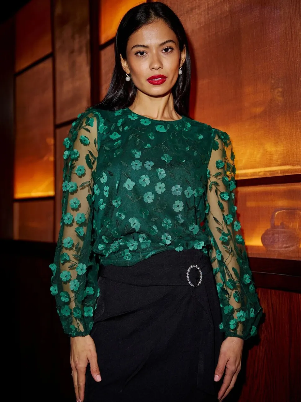 Groen - Yumi Sheer Sleeve Appliqué Flower Top