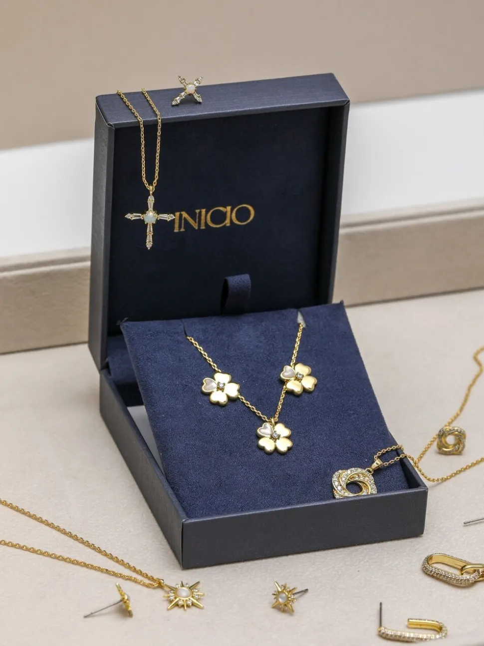 Inicio Cubic Zirconia Clover Set Gift Box