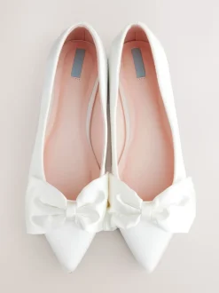 Ivoor - Forever Comfort® bruidsballerina's met strik en puntige neus