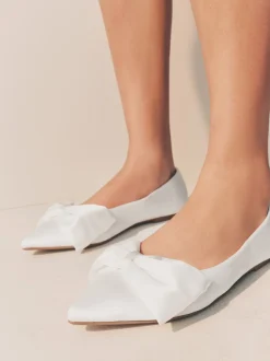 Ivoor - Forever Comfort® bruidsballerina's met strik en puntige neus