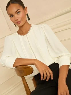 Ivoor - Love & Roses 3/4 Sleeve Scallop Detail Blouse