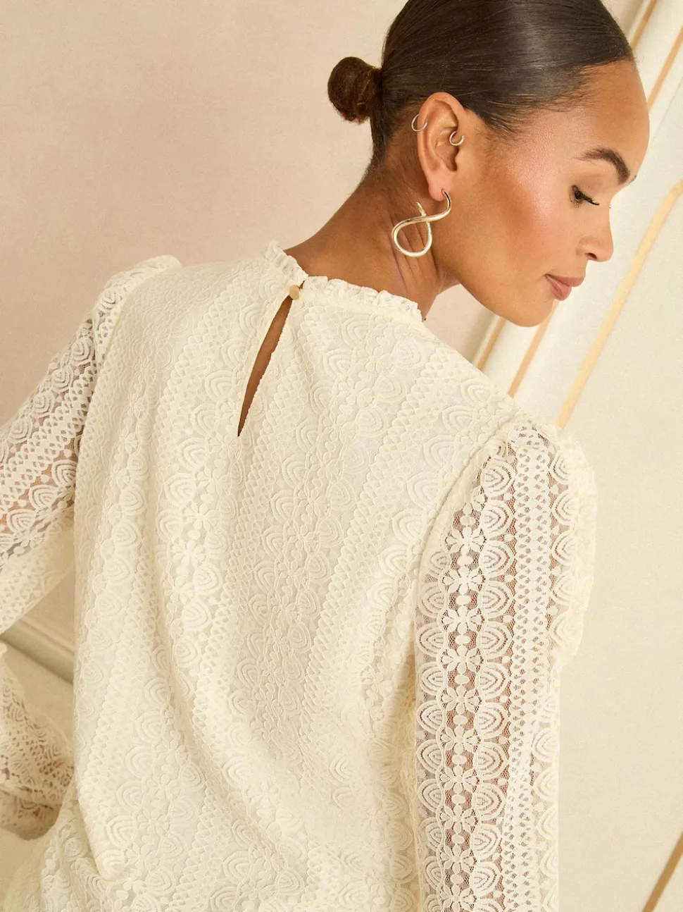Ivoor - Love & Roses Long Sleeve Lace Top