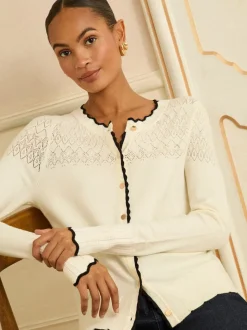 Ivoorkleurige en Zwarte geschulpte rand - Love & Roses gebreid vest