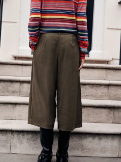 Kakigroen - Faux Suede Longline Shorts