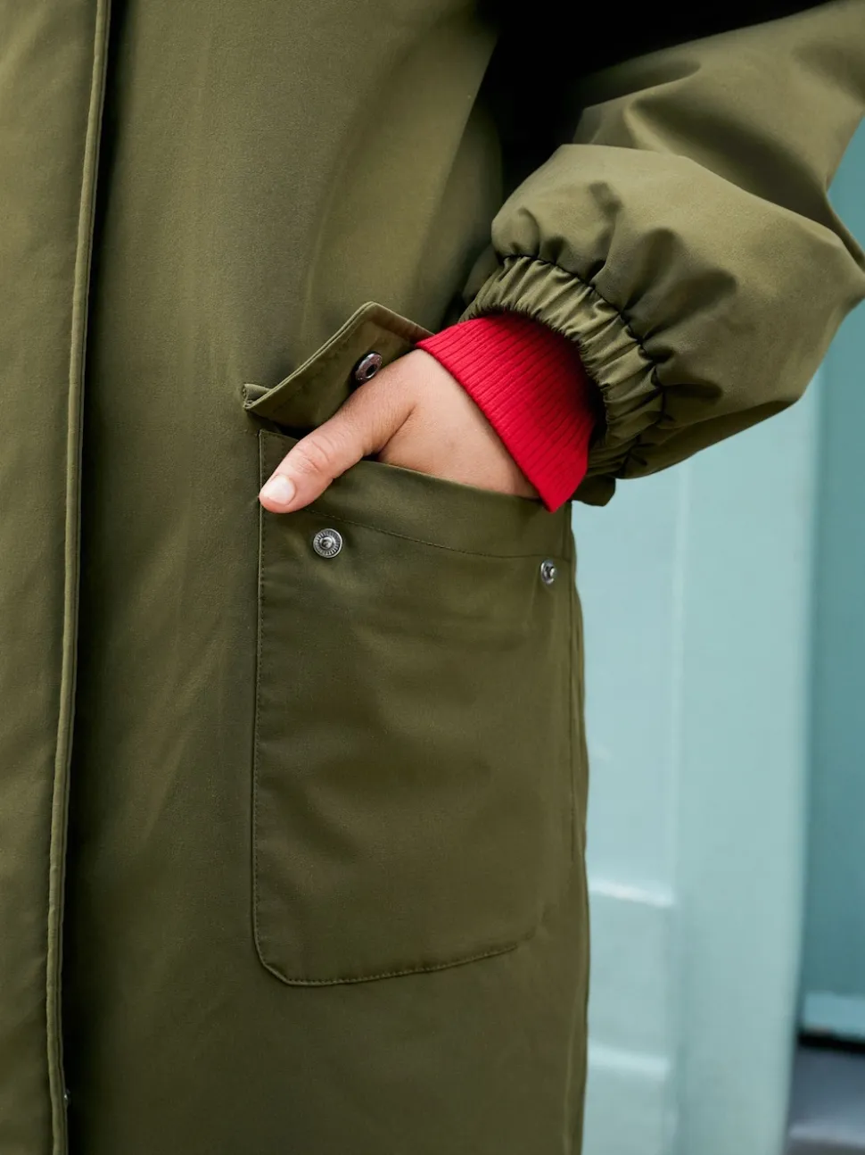 Kakigroen - Parka met imitatiebontvoering met dierenprint