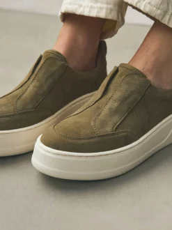 Kakigroen - Signature leren sneakers met dikke plateauzolen en sleehak