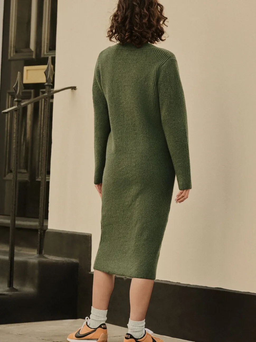 Kakigroen - Super Soft V-Neck Midi Dress With Wool