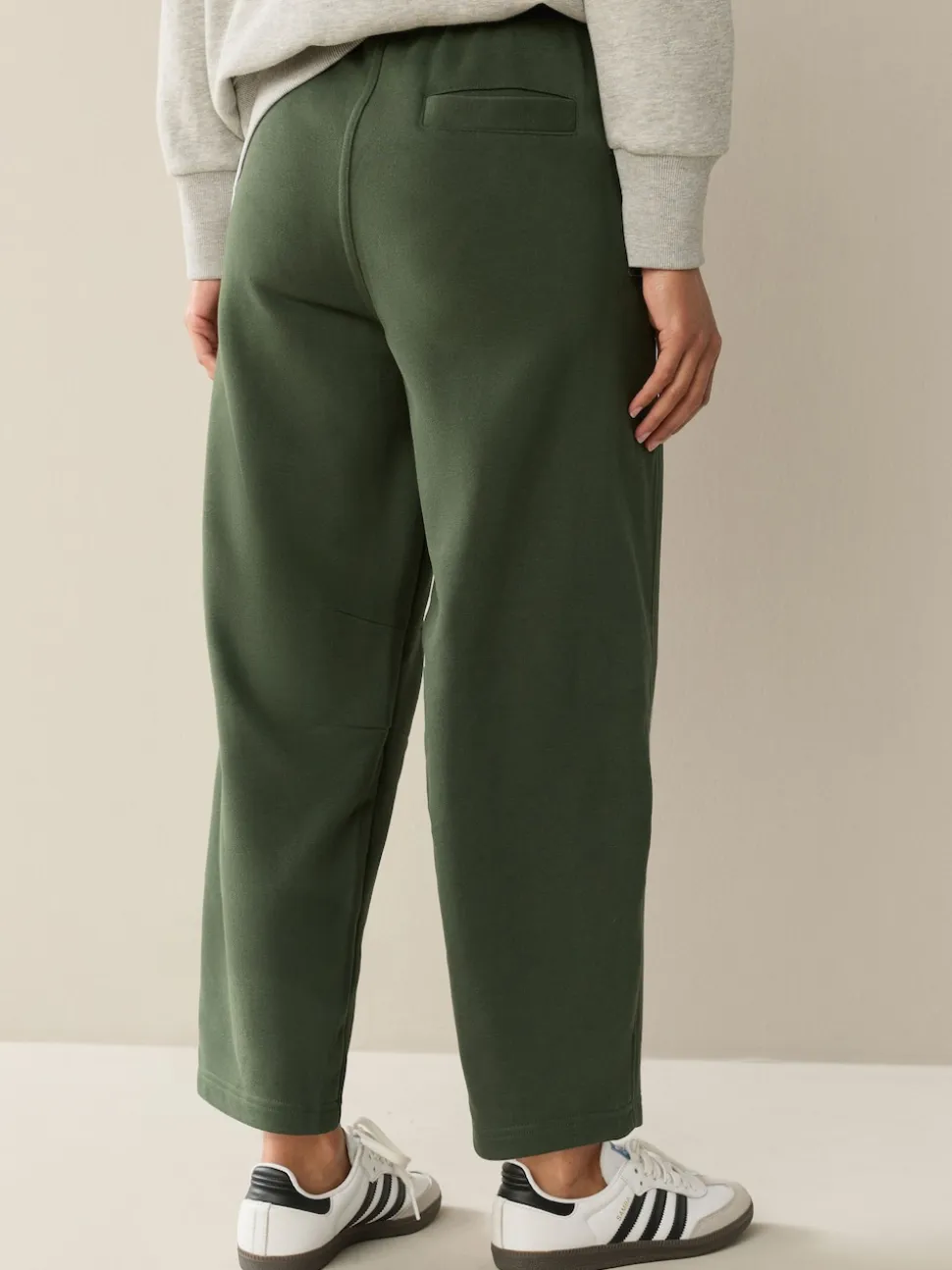 Kakigroen - Superzachte Peached Essentials Cocoon joggingbroeken met barrel pijpen