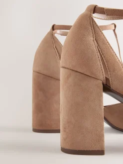 Kameelkleurig suède - Leren schoenen met uitsnijding, T-bandje en blokhakken met ronde neus