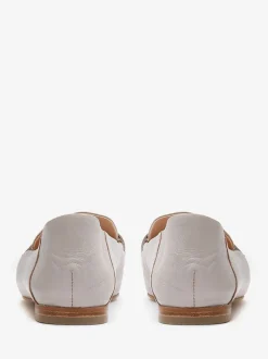 Kiezelkleurig crème - Mint Velvet Camille loafers van leer