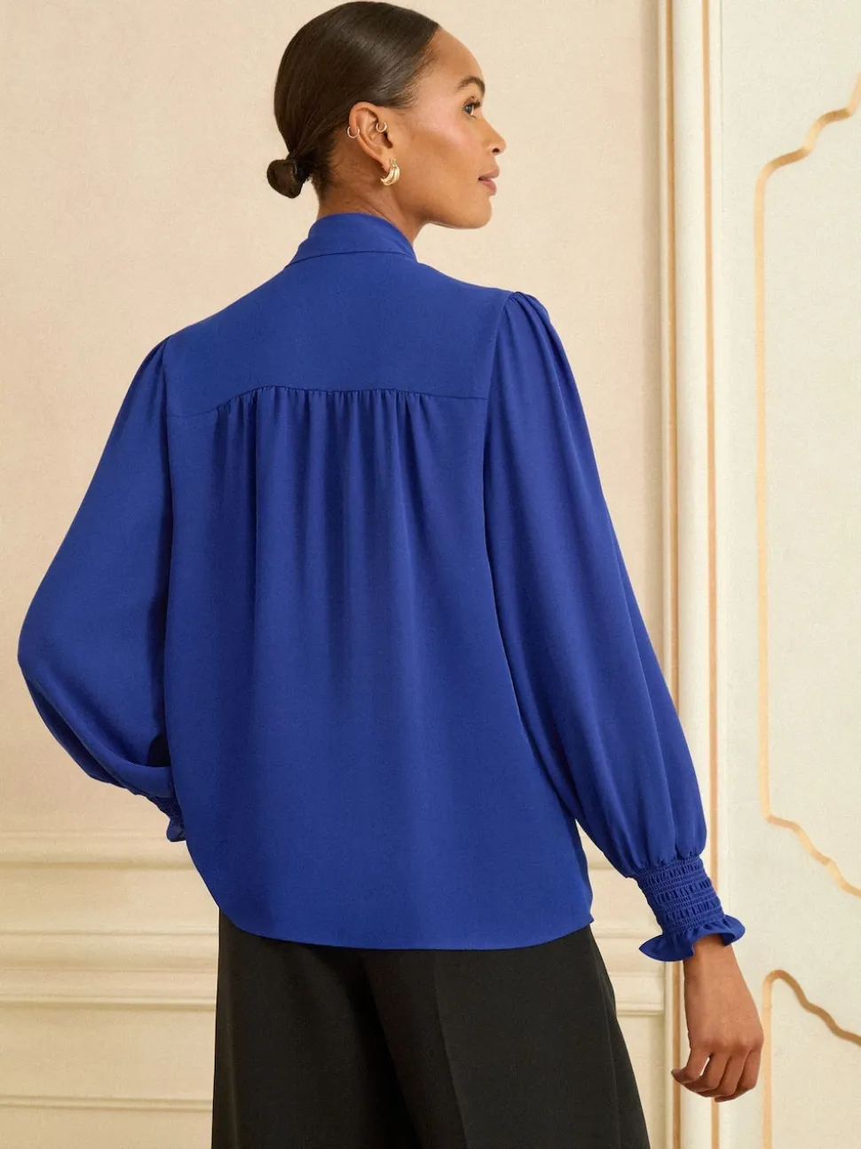Kobaltblauw - Love & Roses blouse met lange mouwen en striksluiting