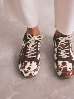 Koeienprint - Slim Premium Leren Trainers met Vetersluiting