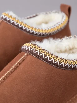 Lakeland Leather - Geborduurde pantoffelklompen met schapenvacht voor dames