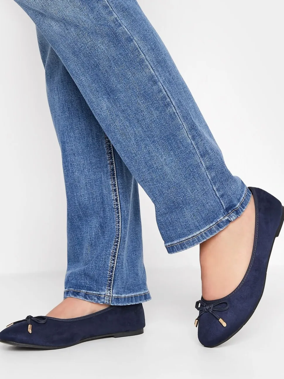 Lange Sally ballerina-imitatiesuèdeachtige pumps met wijde pasvorm