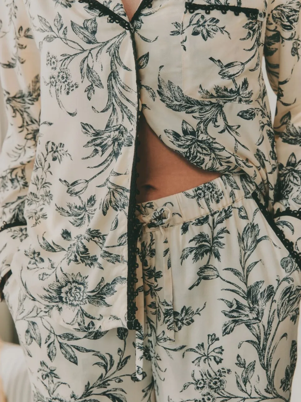 Laura Ashley viscose pyjama met knopen