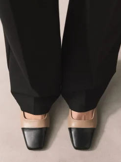 Licht beige - Forever Comfort® Toe Cap Low Block Court Heels