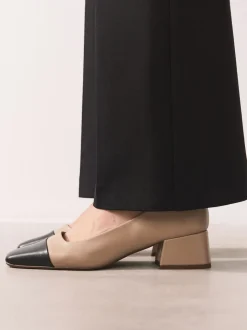 Licht beige - Forever Comfort® Toe Cap Low Block Court Heels