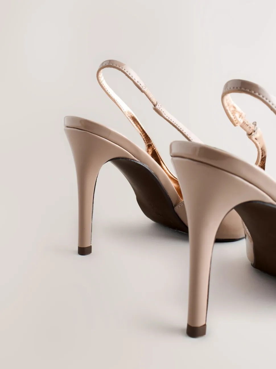 Licht beige - Forever Comfort® puntige schoenen met hielbandje