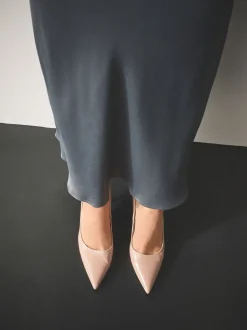 Licht beige - Forever Comfort® Point Toe Court Heels
